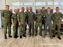 Strcovia spolonho neba, piloti a riadiaci posiluj spoluprcu